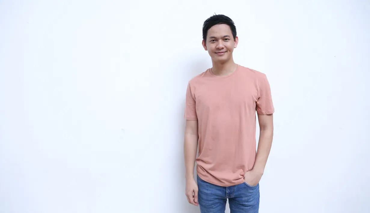 Sekitar sepuluh tahun Andi Arsyil Rahman atau lebih dikenal dengan nama Andi Arsyil terlibat dalam film maupun sinetron. Pasa masa itu, ia terlibat dengan beberapa cewek cantik. Andi mengaku tidak terpikir cinta lokasi. (Daniel Kampua/Bintang.com)