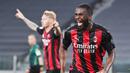 Fikayo Tomori - Pemain buangan Chelsea ini perlahan menjadi pilar utama di lini belakang AC Milan saat ini. Ketangguhan dan kedisiplinan dalam menjaga area pertahanan membuat banderolnya mengalami kenaikan harga menjadi 40 juta euro. (AFP/Marco Bertorello)