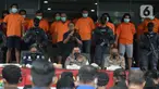 Kapolda Metro Jaya Irjen Pol Fadil Imran menyampaikan keterangan saat rilis kasus pungli terhadap sopir truk kontainer Tanjung Priok di Polda Metro Jaya, Jakarta, Kamis (17/6/2021). Polisi menangkap 24 orang dari empat kelompok preman. (merdeka.com/Imam Buhori)