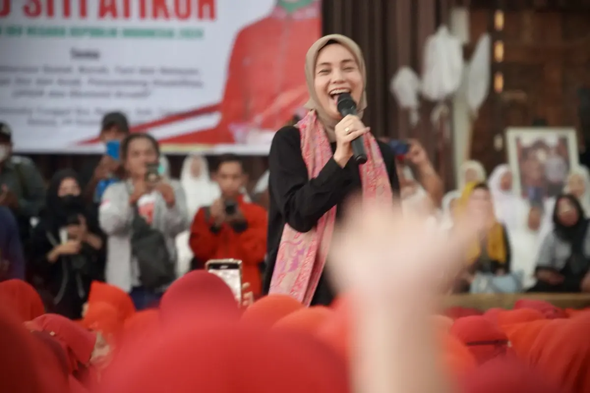 Istri Calon Presiden nomor urut tiga Ganjar Pranowo, Siti Atikoh