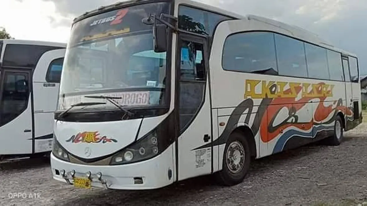 Bus Antar Kota Antar Provinsi memlih  berhenti operasional akibat pembatasan pembelian solar (Istimewa)