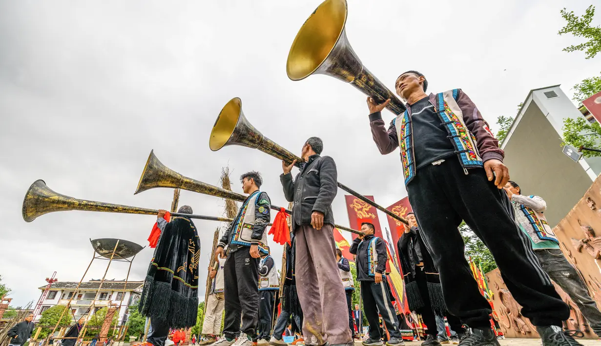 Ini adalah festival tradisional masyarakat Yi, Naxi, dan Bai di China. (AFP/STR)