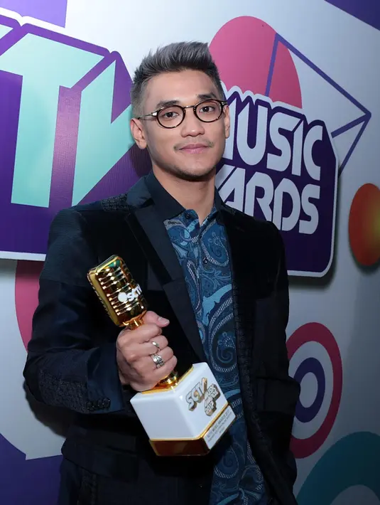 Penghargaan pada SMA 2017 kali ini merupakan penghargaan kedelapan kalinya. Meski delapan kali, tidak dijadikan beban oleh Afgan. Baginya, selalu memberikan perubahan setiap penampilannya dan berusaha memberikan yang terbaik. (Deki Prayoga/Bintang.com)