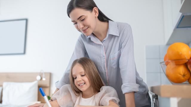 Minta Diajari Oleh Anak