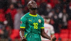 Penyerang Senegal, Sadio Mane, merayakan kemenangan bersama timnya setelah laga final Piala Afrika 2025 antara Senegal dan Maroko di Stadion Prince Moulay Abdellah, Rabat, Senin (25/1/2026) dini hari WIB. (Franck Fife/AFP)