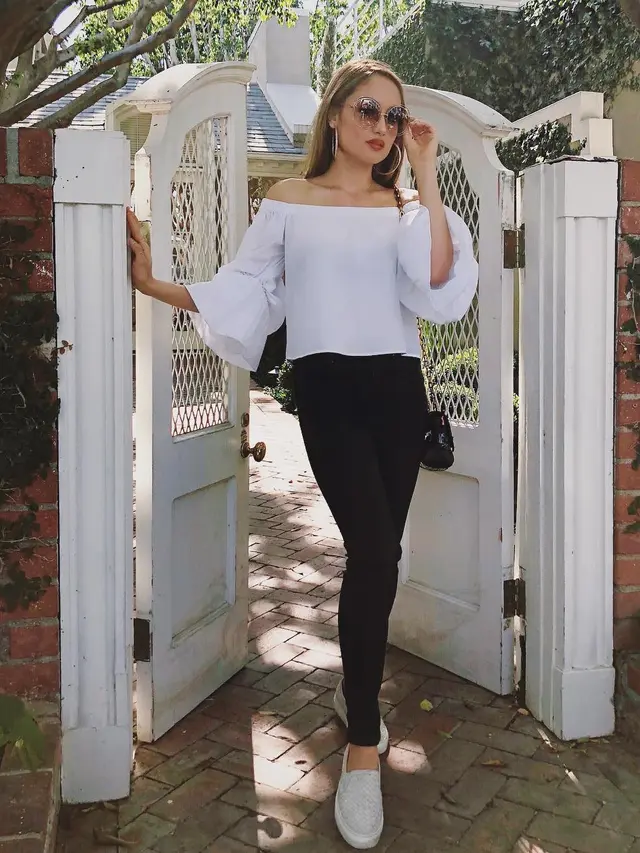 [Bintang] Cinta Laura