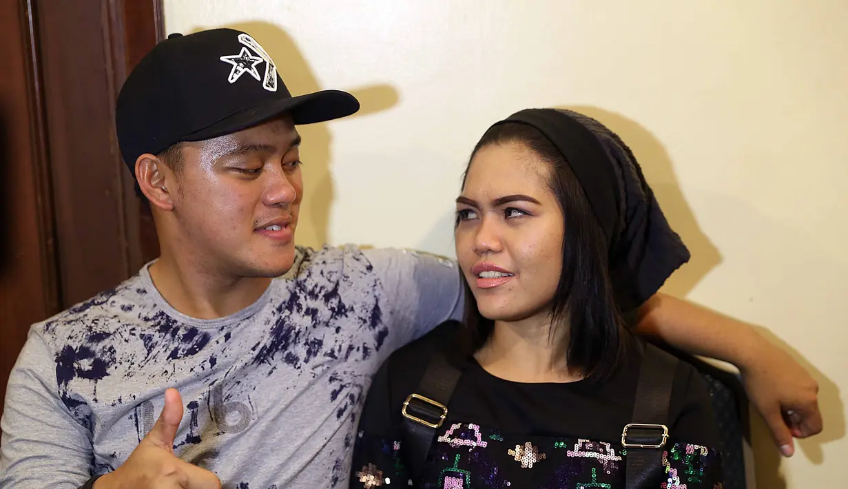 Dua penyanyi jebolan Dangdut Academy, Danang dan Weni sering terlihat kompak. Tidak sedikit pula, orang menganggap keduanya menjalin asmara. Lantas seperti apa hubungan keduanya. (Nurwahyunan/Bintang.com)