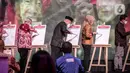 Ketua Komisi Pemilihan Umum Republik Indonesia (KPU RI) Ilham Saputra bersama jajaran komisioner mencoblos surat suara sebagai telah diluncurkan Hari Pemungutan Suara Pemilu Serentak Tahun 2024 di Gedung KPU, Jakarta, Senin (14/2/2022). (Liputan6.com/Faizal Fanani)
