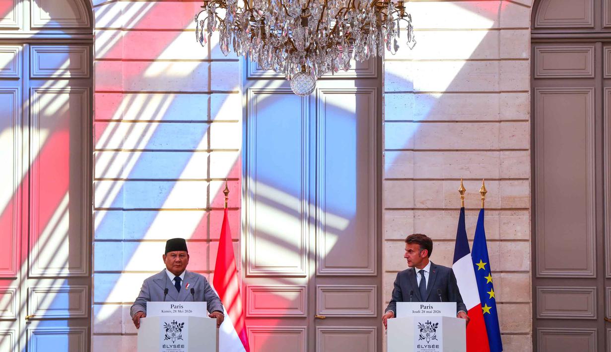 Presiden Prancis Emmanuel Macron (kanan) dan Presiden Republik Indonesia Prabowo Subianto di Istana Kepresidenan Elysee, Paris, Kamis 28 Mei 2026. (Ludovic Marin/Pool Photo via AP)