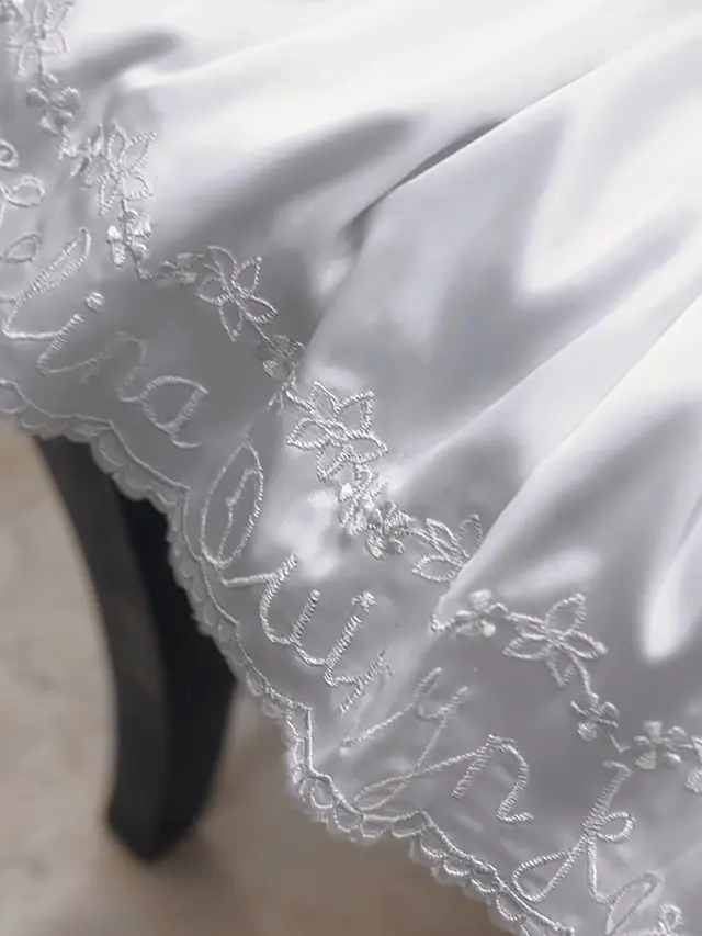 Dress Selina Putri Mahalini dan Rizky Febian saat Aqiqah. [@askyfebrianti]