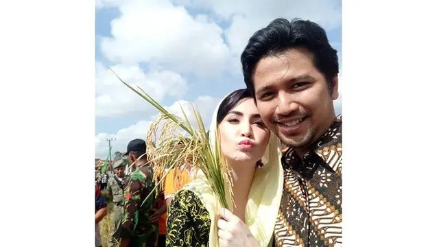 7 Potret Kebersamaan Arumi Bachsin dan Emil Dardak, Kompak Banget
