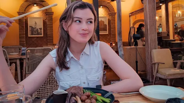 Kimberly Ryder baru saja mengunggah foto berhijab