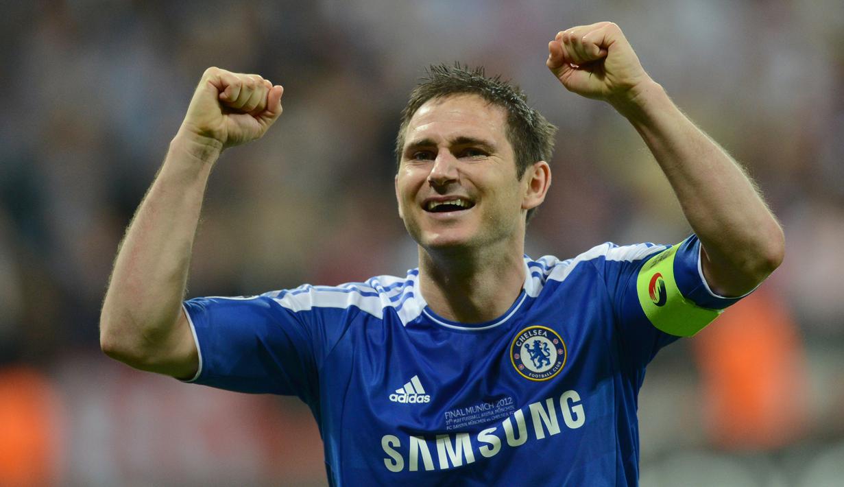 Frank Lampard - Pemain terbaik yang pernah dimiliki Chelsea ini sukses memberikan berbagai macam trofi untuk Chelsea. Salah satunya trofi Liga Champions 2012. (AFP/Adrian Dennis)