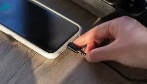 Ciri Kepribadian Seseorang dari Kebiasaan Charge HP, Ada yang Suka Bersiap Ada yang Santai