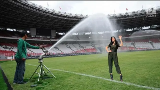 Raisa Minta Fotonya Diedit Bak Gelar Konser di GBK, 7 Hasilnya Kocak Banget