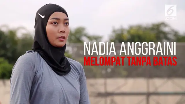 Nadia Anggraini tetap merasa nyaman dan leluasa dalam melakukan gerakan lompat tinggi dengan hijab modis yang ia gunakan. 