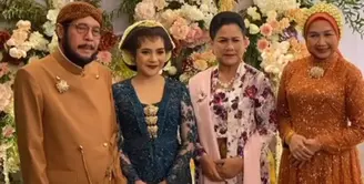 Diketahui, Idayati merupakan ibu tiri dari Sheila Anwar setelah sang ayah menikah kembali dengan adik perempuan Presiden Jokowi tersebut, pada Maret 2022. [@bigsonalandro]