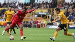 Ryan Gravenberch direkrut oleh Liverpool dari Bayern Munchen bursa transfer musim panas 2023 lalu dengan biaya 40 juta euro. Ia dibeli The Reds untuk mengisi lini tengah yang ditinggal beberapa pemain senior pada musim panas 2023. Tak butuh lama, pemain 21 tahun itu langsung mendapatkan banyak kesempatan bermain oleh Jurgen Klopp. Gravenberch sejauh ini telah membuat 22 penampilan dengan mencetak 2 gol dan 2 assist. (AFP/Adrian Dennis)