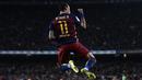 Striker Barcelona, Neymar, merayakan gol yang dicetaknya ke gawang Rayo Vallecano pada laga La Liga Spanyol di Stadion Camp Nou, Barcelona, Sabtu (17/10/2015). (AFP/Josep Lago)