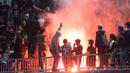 <p>Suporter PSS Sleman membakar flare saat melawan Dewa United pada laga pekan ke-15 BRI Liga 1 di Stadion Indomilk Arena, Tangerang, Jumat (6/10/2023). PSS Sleman kalah dengan skor 1-3. (Bola.com/M. Iqbal Ichsan)</p>