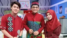 Rizky Billar dikenal dekat dengan beberapa artis dari berbagai kalangan. Salah satunya datang dari pendakwah, yakni ustaz Subki. Awalnya, sang ustaz memang dekat dengan keluarga Lesti Kejora. Sejak tahu kalau Lesti menjalin hubungan dengan Billar, ustaz Subki lah yang kemudian menyarankan agar mereka menikah. (Liputan6.com/IG/@subkialbughury_)