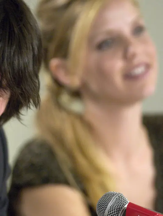 Keanu Reeves membuktikan jika poni tak hanya dapat dimiliki oleh kaum wanita saja. (Bintang/EPA)