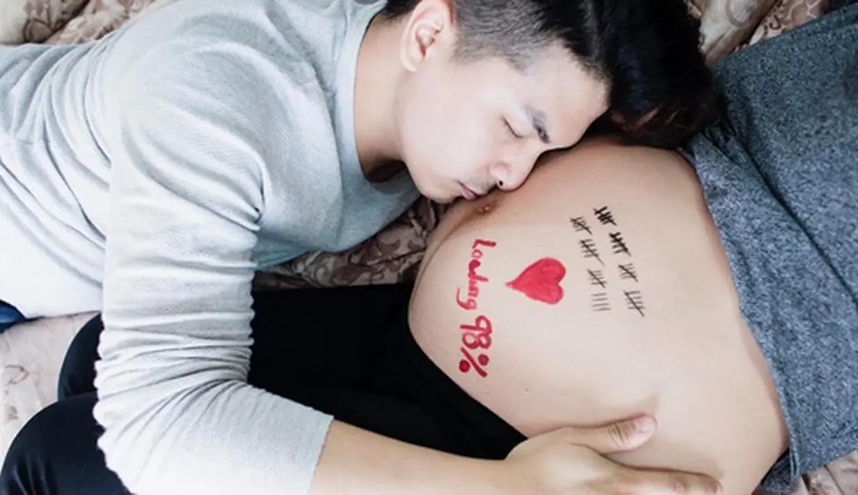 Anak pasangan Glenn dan Chelsea berjenis kelamin perempuan. Belum diketahui berapa berat dan panjang anak pasangan yang diberi nama Nastusha Olivia Alinskie. (dok. Instagram/glennalinskie)