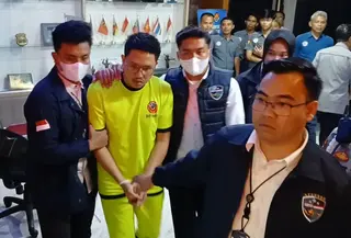 Polisi telah melakukan pemeriksaan terhadap streamer Adimas Firdaus alias Resbob, pelaku dalam kasus dugaan ujaran kebencian terhadap suku Sunda. Resbob mengaku alasannya melakukan hal tersebut adalah untuk mendulang uang hasil saweran dari penontonnya. (Liputan6.com/Arya Prakasa)