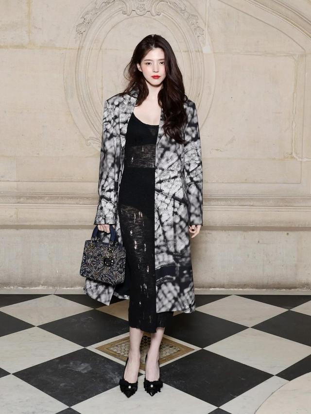 Han So Hee Pamer Foto Bareng Natalie Portman Pakai Gaun Tembus Pandang: Mimpi Jadi Kenyataan