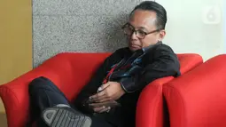 Anggota DPR dari Fraksi PDIP Junico Siahaan alias Nico Siahaan menunggu pemeriksaan penyidik KPK di Jakarta, Selasa (29/10/2019). Nico Siahaan diperiksa dalam penyidikan kasus Tindak Pidana Pencucian Uang (TPPU) dengan tersangka mantan Bupati Cirebon, Sunjaya Purwadisastra. (merdeka.com/Dwi Narwoko)