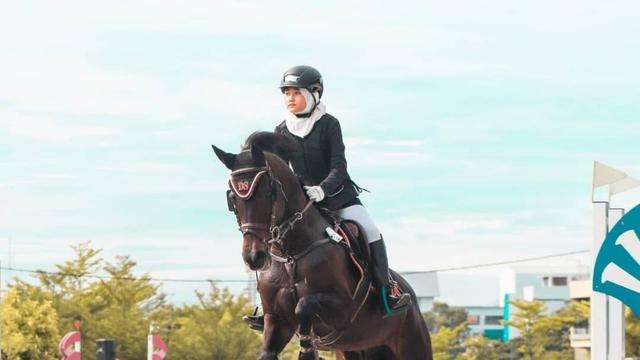 6 Potret Aisha Keem, Putri Sulung Irfan Hakim yang Terjun di Dunia Musik