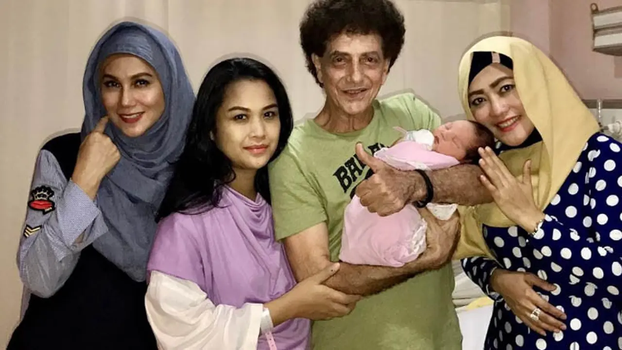Ahmad Albar dan istri Dewi Sri Astuti