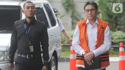 Mantan Anggota DPR F-PAN Sukiman tiba untuk pemeriksaan di gedung KPK, Jakarta, Kamis (14/11/2019). Sukiman diperiksa sebagai tersangka terkait penerimaan suap untuk meloloskan alokasi dana perimbangan di APBN-P 2017 dan APBN 2018 untuk Kab. Pegunungan Arfak, Papua Barat. (merdeka.com/Dwi Narwoko)