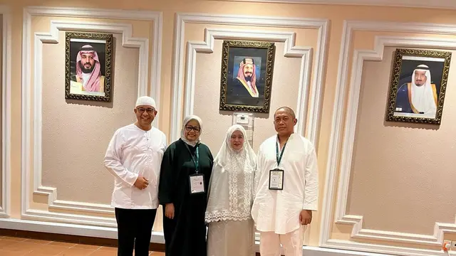 Bakal calon presiden Anies Baswedan dan Ketua DPP PDIP Puan Maharani bertemu saat menjalankan ibadah haji.