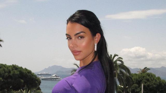 7 Pesona Georgina Rodriguez Pacar Cristiano Ronaldo Pamer Body Goals dengan Gaun Emas di Cannes Film Festival