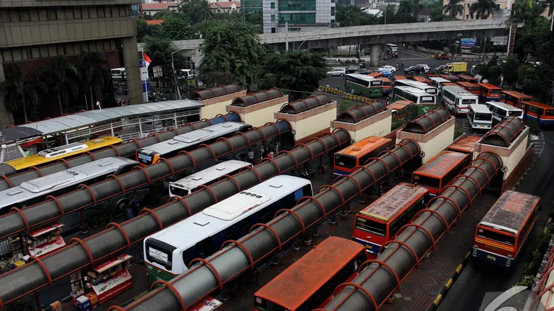 Angkutan Umum di Jakarta.