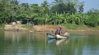 Ilustrasi - Perahu penyeberangan antarprovinsi Jateng-Jabar, di Sungai Citanduy, Cilacap. (Foto: Liputan6.com/Muhamad Ridlo)