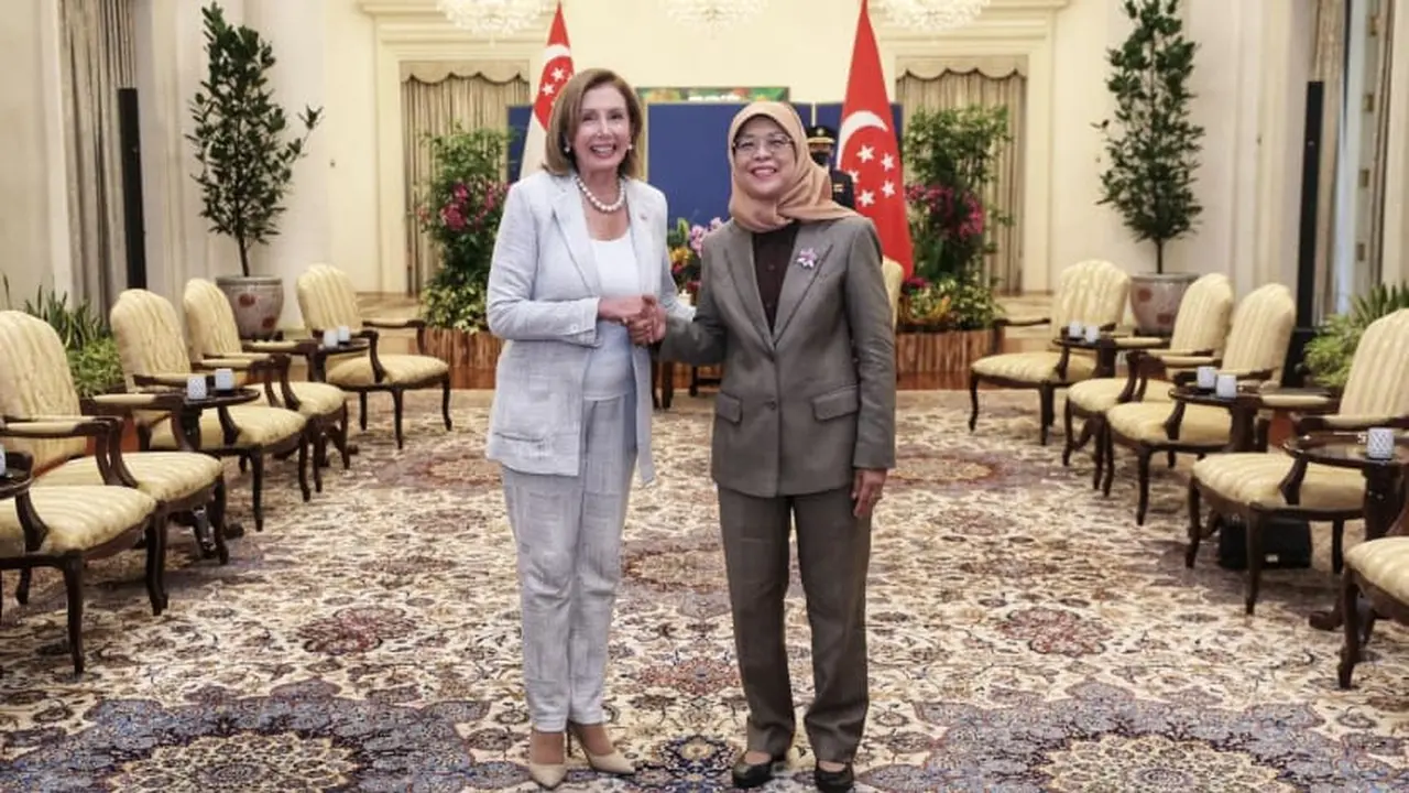 Ketua DPR AS Nancy Pelosi bertemu dengan Presiden Singapura Halimah Yacob pada 1 Agustus 2022. (Foto: Kementerian Komunikasi dan Informasi Singapura)