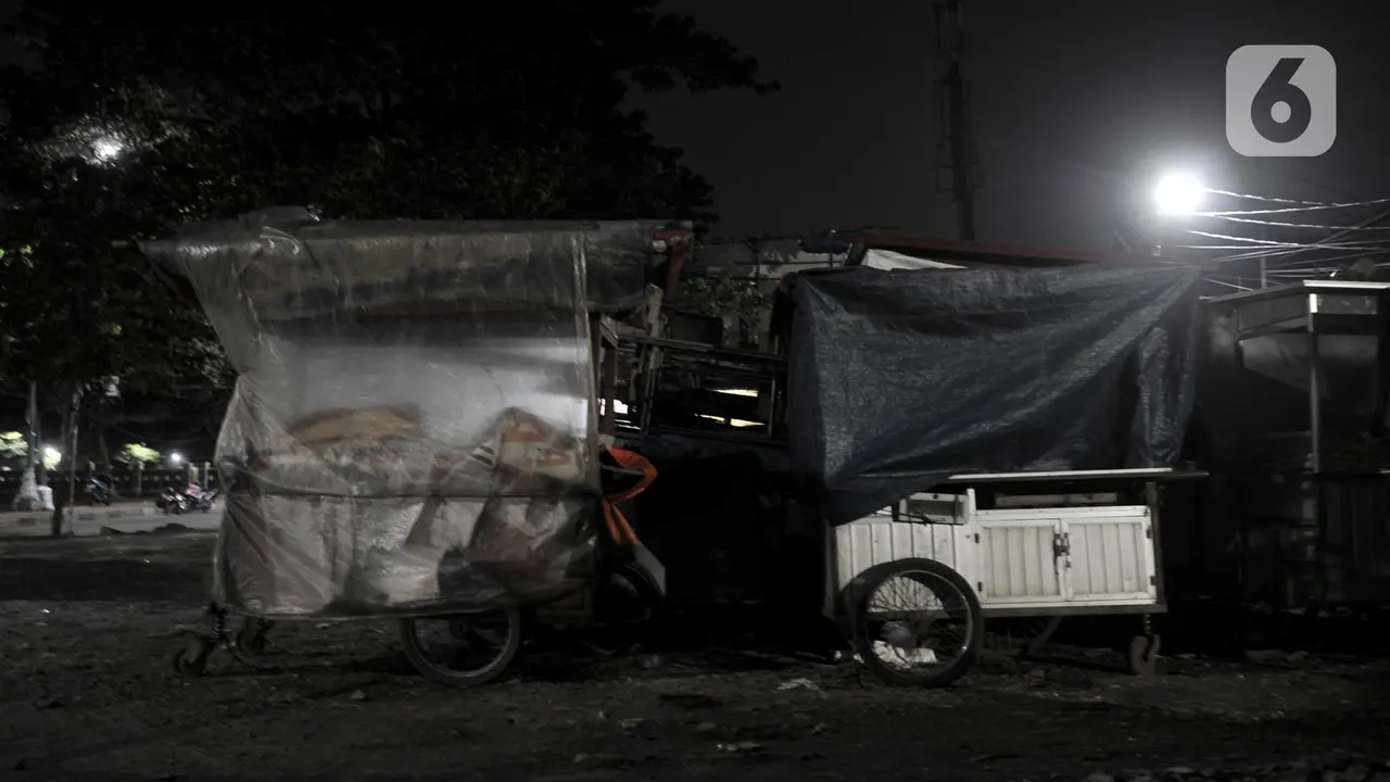 FOTO: Dampak Corona, Kanal Banjir Timur Sepi