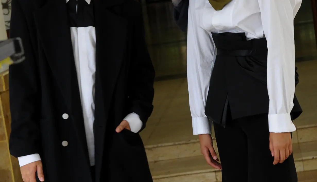 Alika dan Vidi Aldiano saat bersiap syuting di kawasan masjid Al-Bina Senayan, Jakarta, Kamis, (9/4/2015). Alika akan merilis single religi berjudul "Akhirnya" feat Vidi Aldiano. (Liputan6.com/Faisal R Syam)