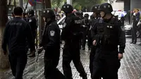 Polisi China berjaga. (BBC)