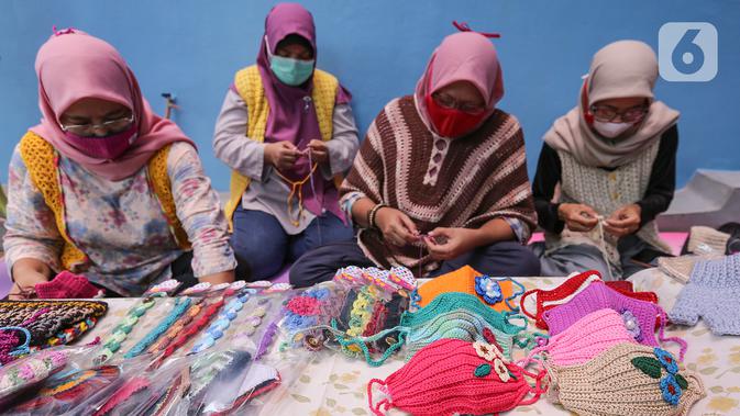 FOTO: Kreasi Masker Rajut di Masa Pandemi - On Off