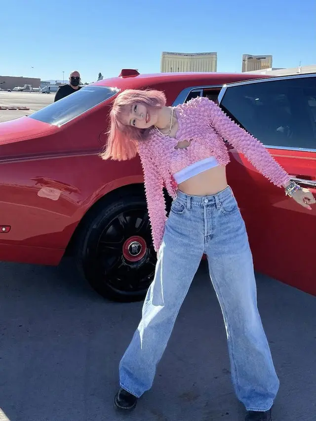 Inspirasi OOTD Serba Pink Cocok untuk Valentine