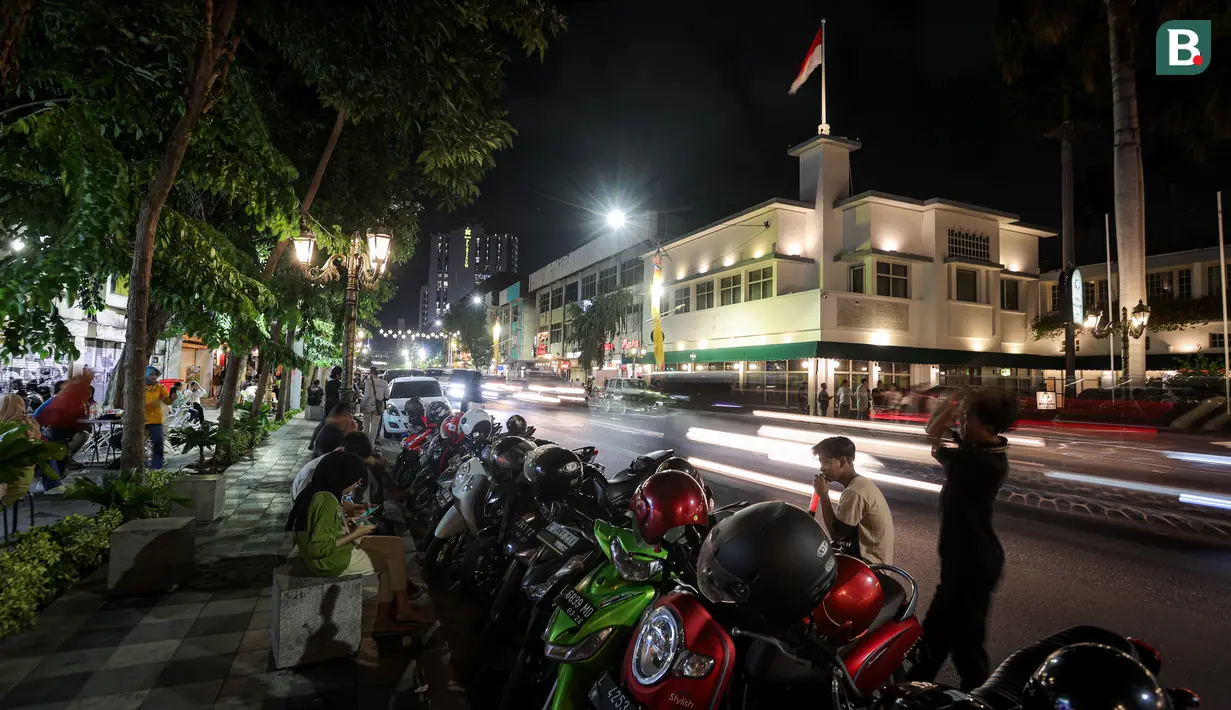 Bagunan bersejarah Surabaya, Hotel Yamato atau sekarang dikenal dengan Hotel Majapahit yang terletak di Jalan Tunjungan, Genteng, Surabaya, Selasa (14/11/2023). (Bola.com/Bagaskara Lazuardi)