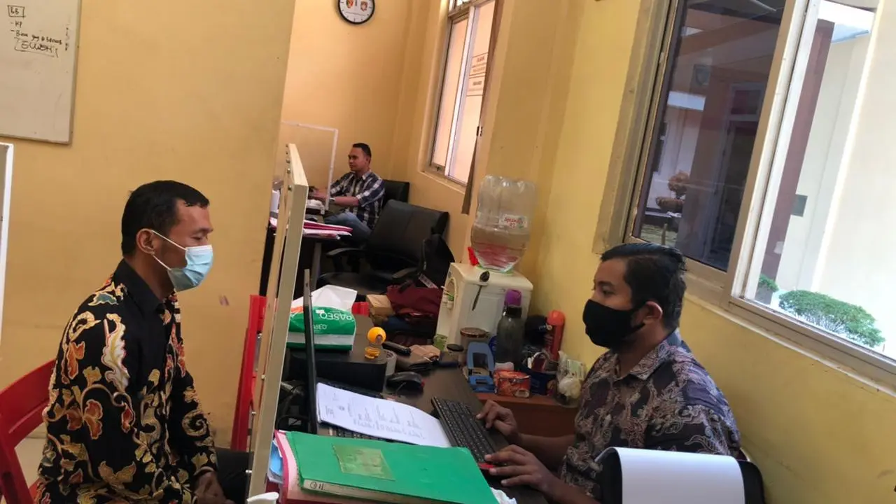 Koboi Jalanan Mengaku Anggota Polisi Saat Menjalani Pemeriksaan Di Polres Lebak. (Jumat, 07/05/2021). (Dokumentasi Polres Lebak).
