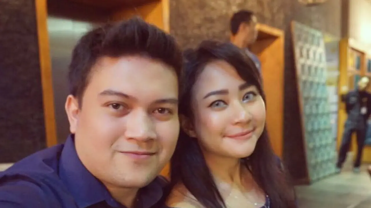 [Bintang] Chikita Meidy dan Indra Aditya