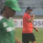 Esteban Busto, asisten pelatih Persebaya. (Bola.com/Ronald Seger)