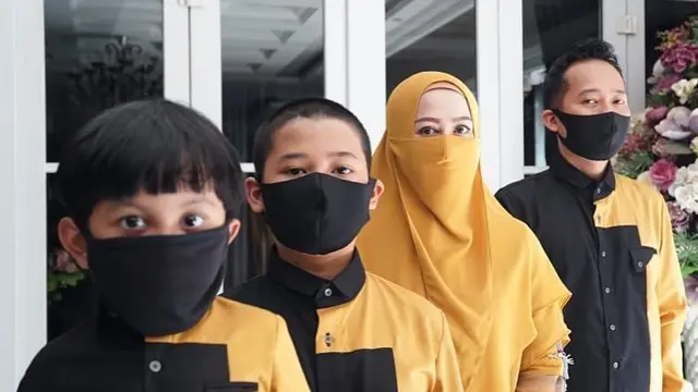 Potret keluarga seleb rayakan lebaran di rumah