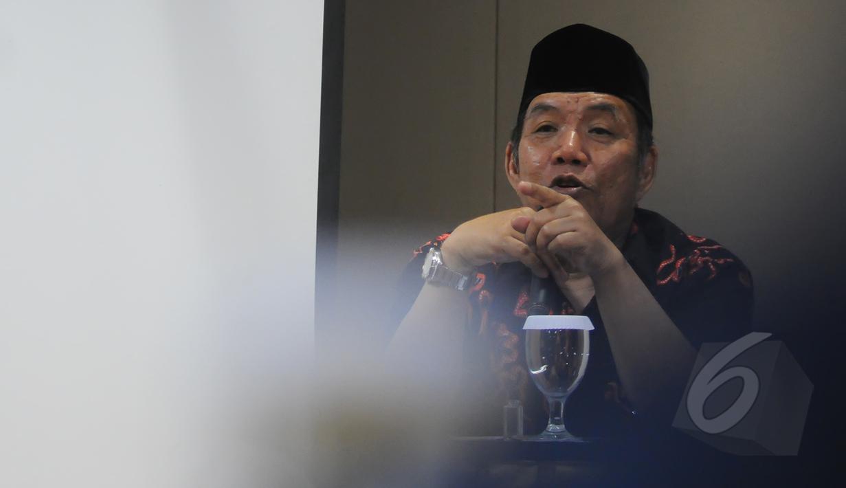 Khatib Aam PBNU, Malik Madani menjadi narasumber dalam diskusi menyambut satu abad NU dan Muktamar NU ke-33, Jakarta, Senin (30/3/2015). Diskusi mengangkat tema "Muktamar Bersih" yang mencermati isu-isu perpecahan. (Liputan6.com/Herman Zakharia)
