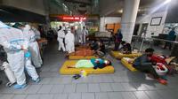 Penampakan pasien Covid-19 di IGD RSUD dr Soetomo Surabaya. (Foto: Dian Kurniawan/Liputan6.com).